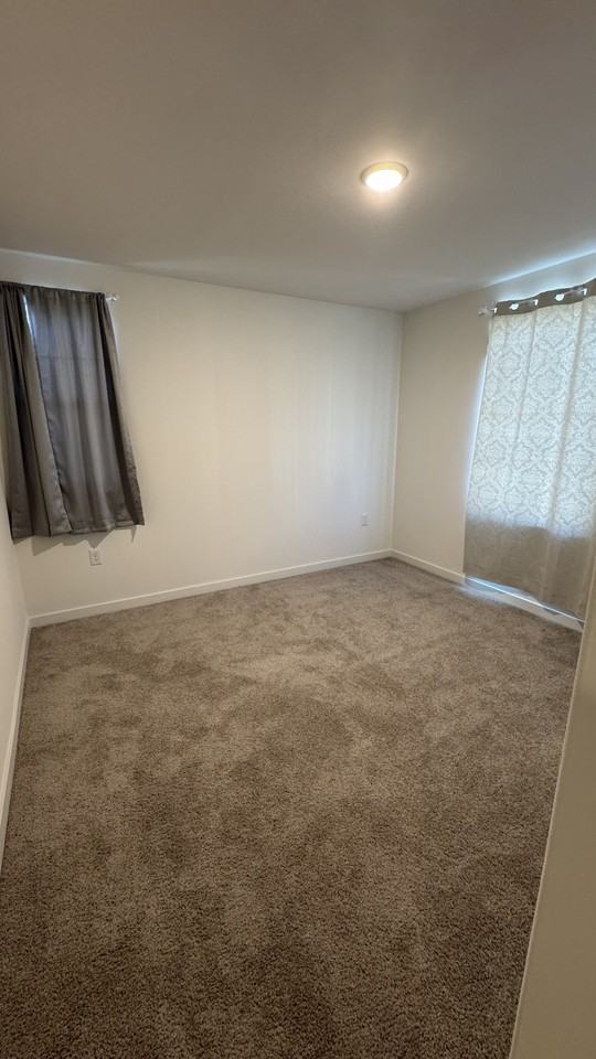 2223 N Oakridge Ct #NA - Photo 6 of 13