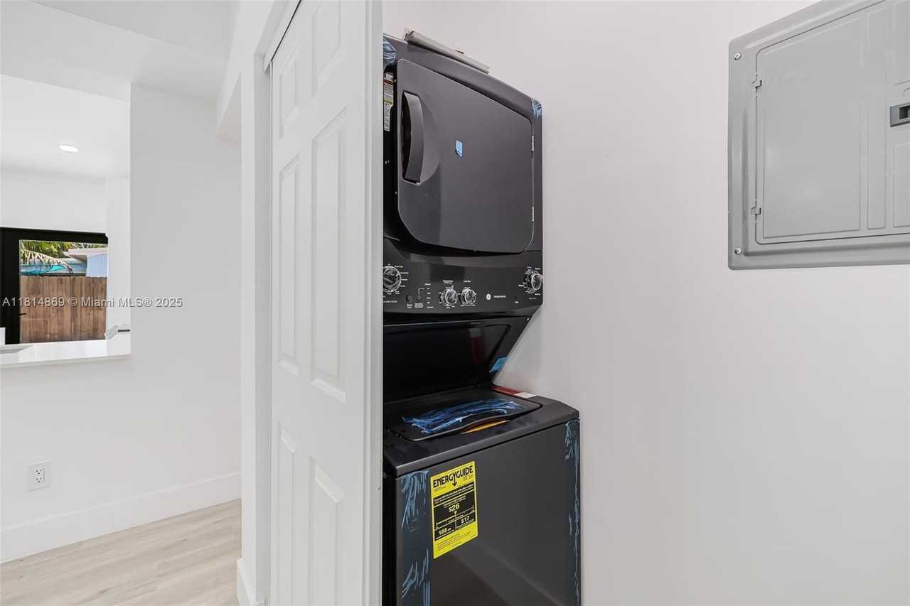 3105 Sw 16th St #NA - Photo 2 of 24