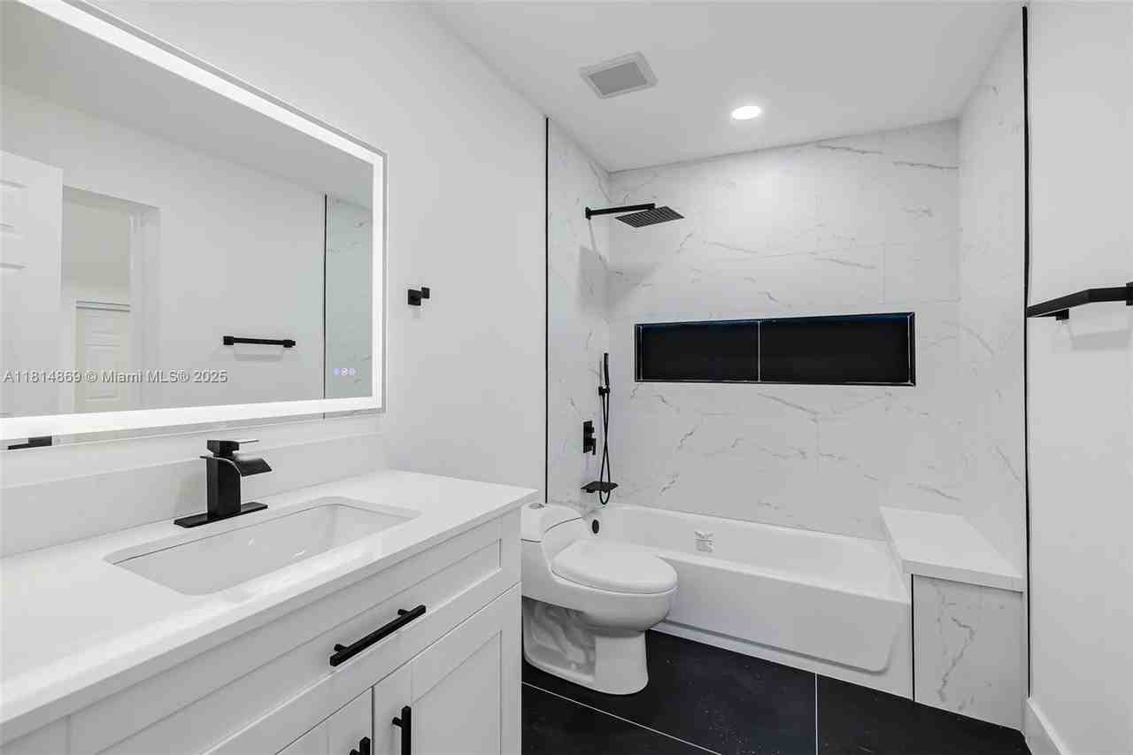 3105 Sw 16th St #NA - Photo 3 of 24