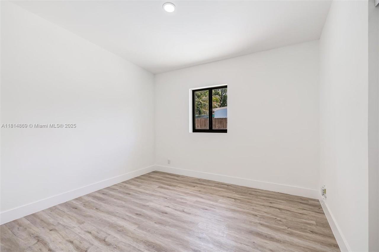 3105 Sw 16th St #NA - Photo 4 of 24