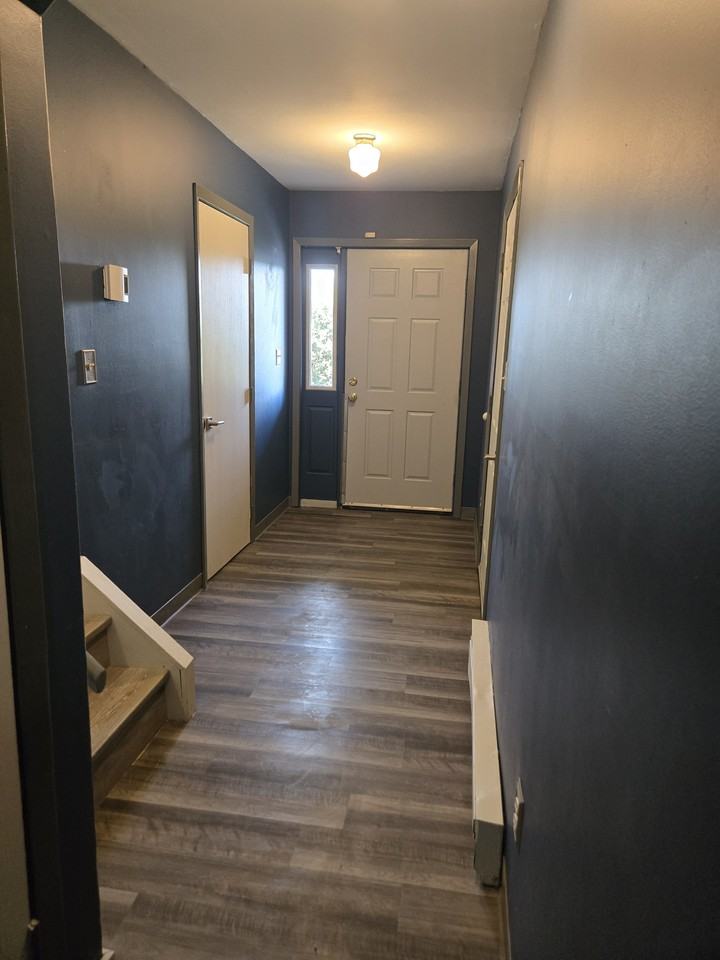 151 Victoria Arms Cir #7 - Photo 2 of 22