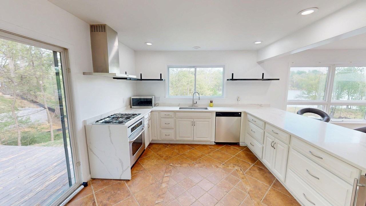 1312 Swan Harbour Rd #B - Photo 3 of 22