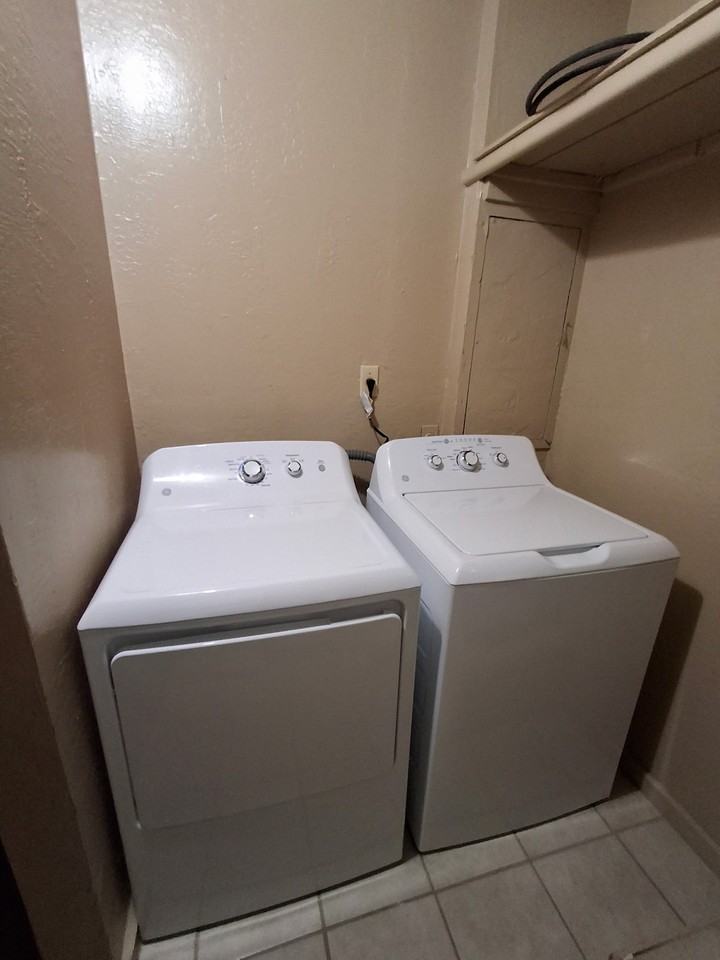 5935 Garden Ave #D - Photo 3 of 12