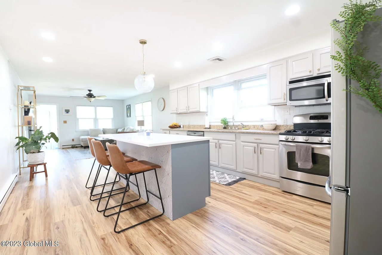 2 Van Buren Ave #NA - Photo 2 of 10