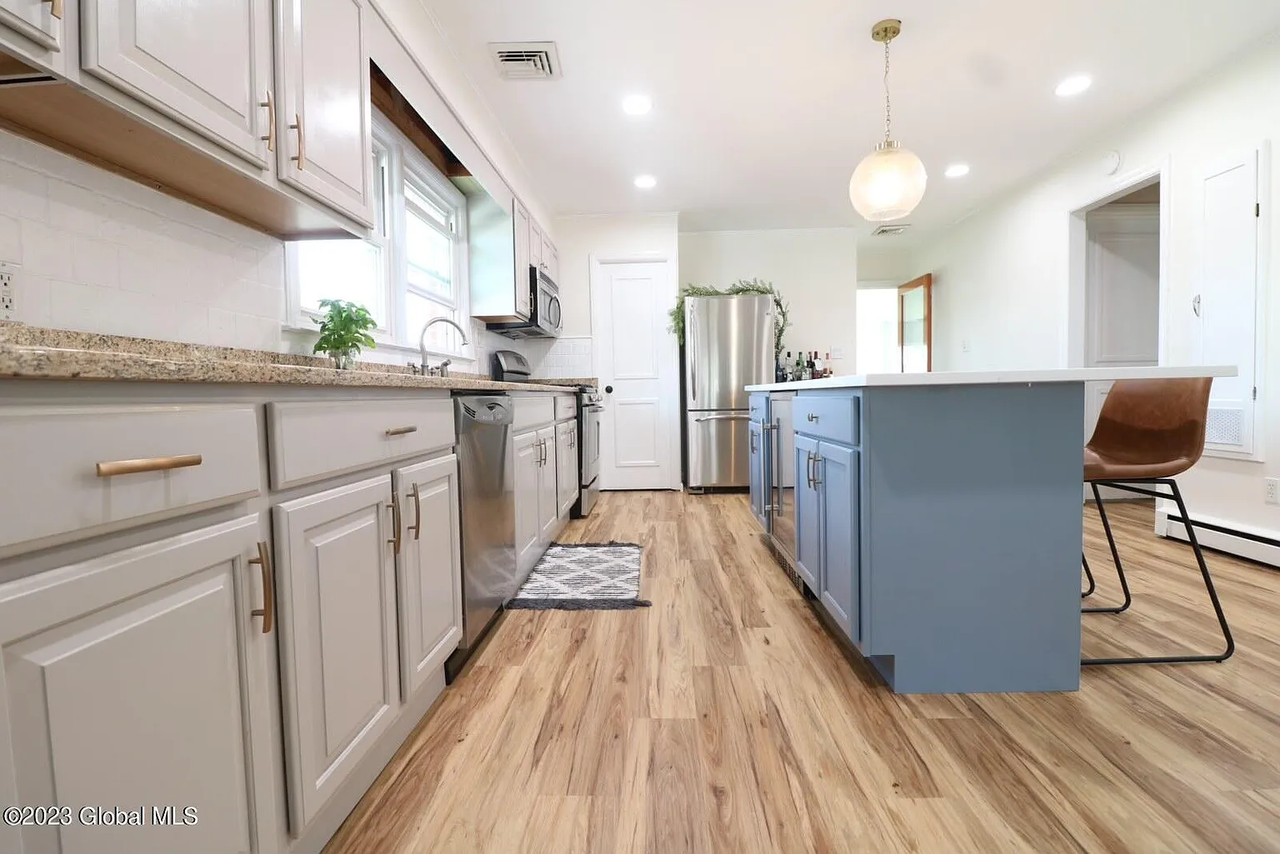 2 Van Buren Ave #NA - Photo 3 of 10