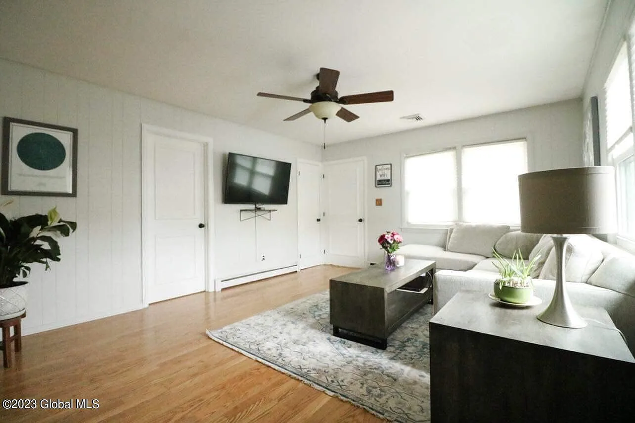 2 Van Buren Ave #NA - Photo 4 of 10