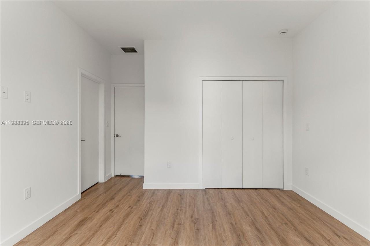 409 Southwest 1st Street #1 - Photo 5 of 28