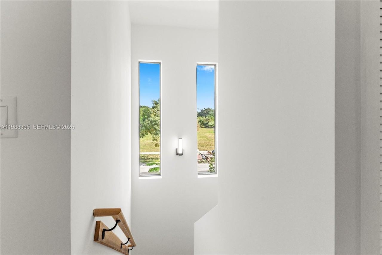 409 Southwest 1st Street #1 - Photo 6 of 28