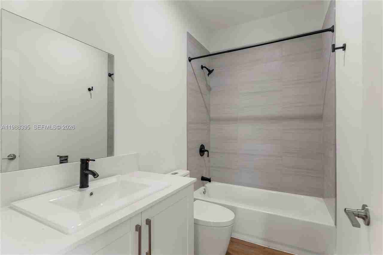 409 Southwest 1st Street #1 - Photo 7 of 28