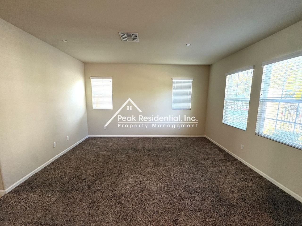 8215 Winterhead Ln - Photo 5 of 30