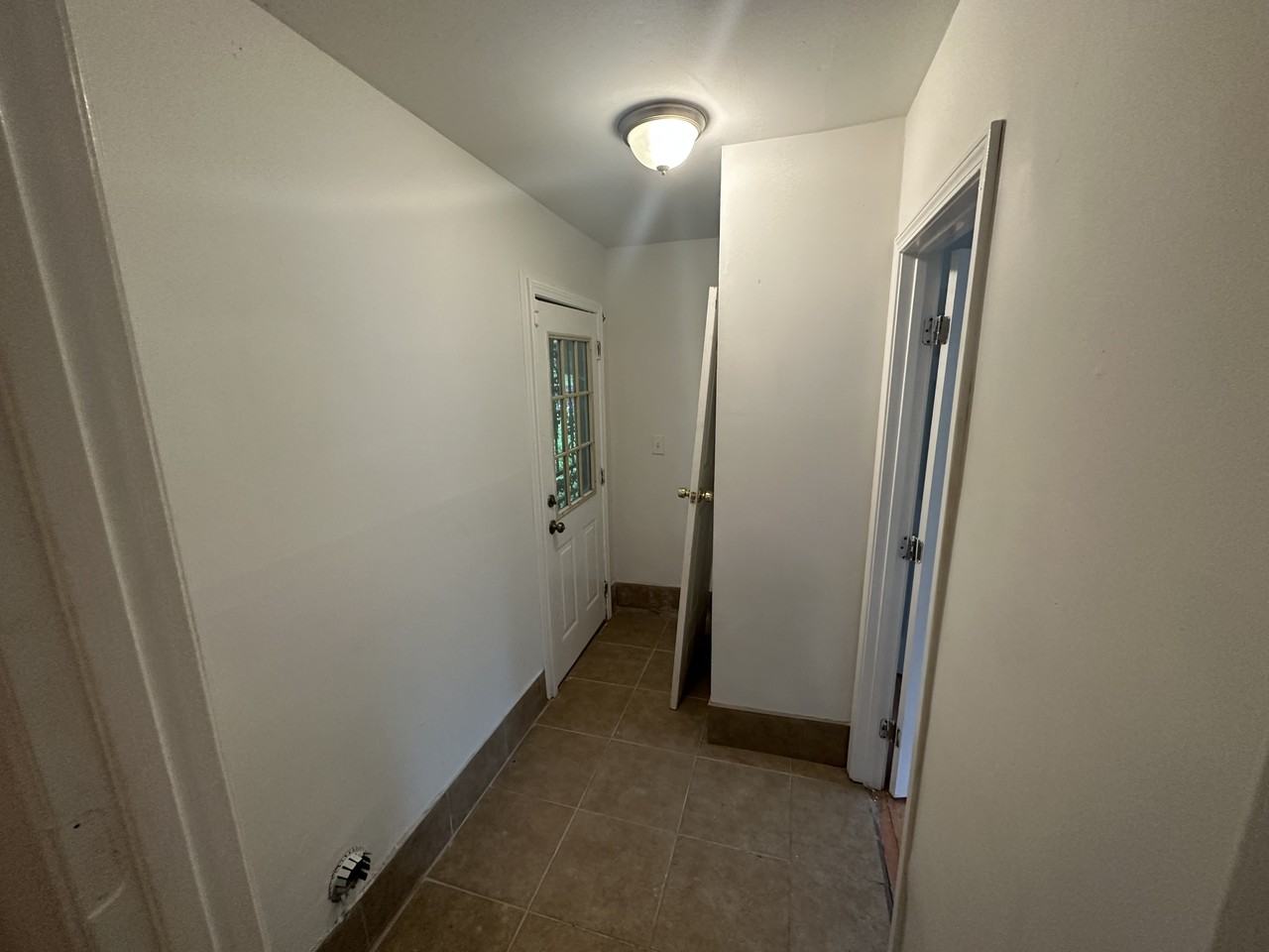 896 Edwin St Nw #NA - Photo 4 of 8