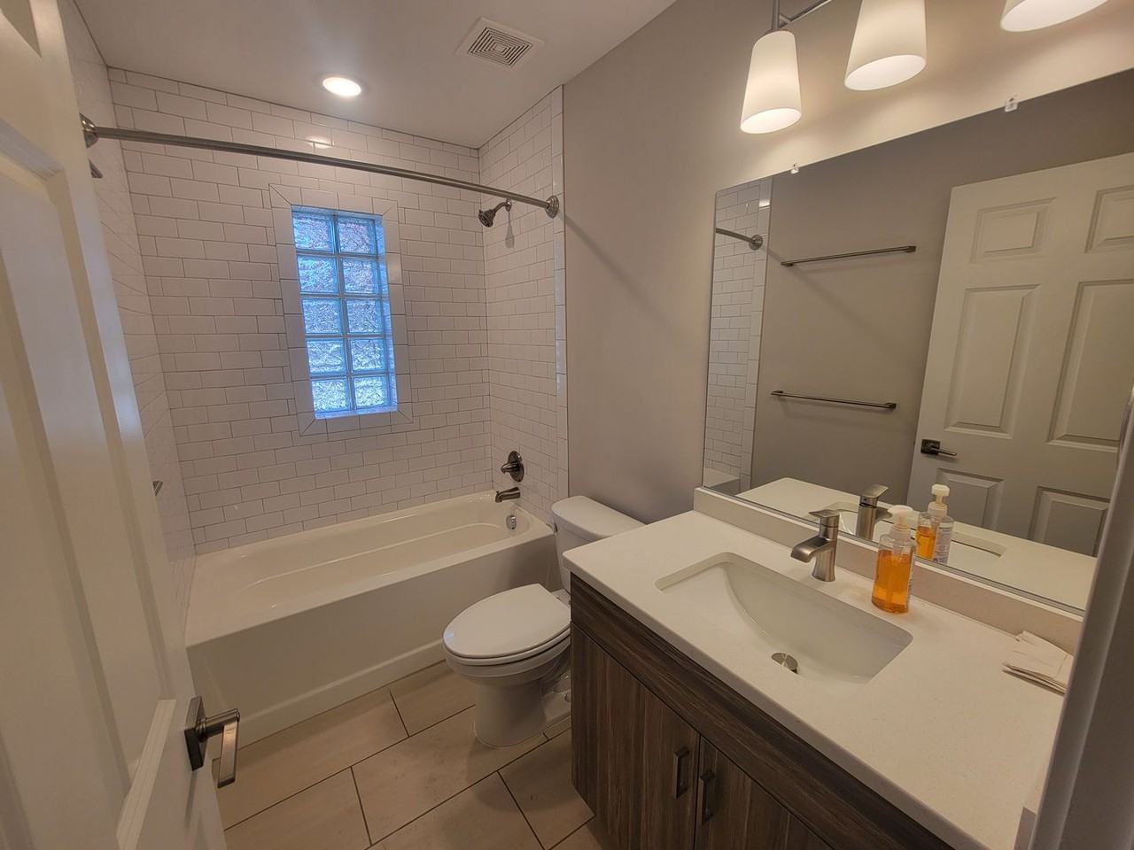 1111 N Thompson St - Photo 2 of 5