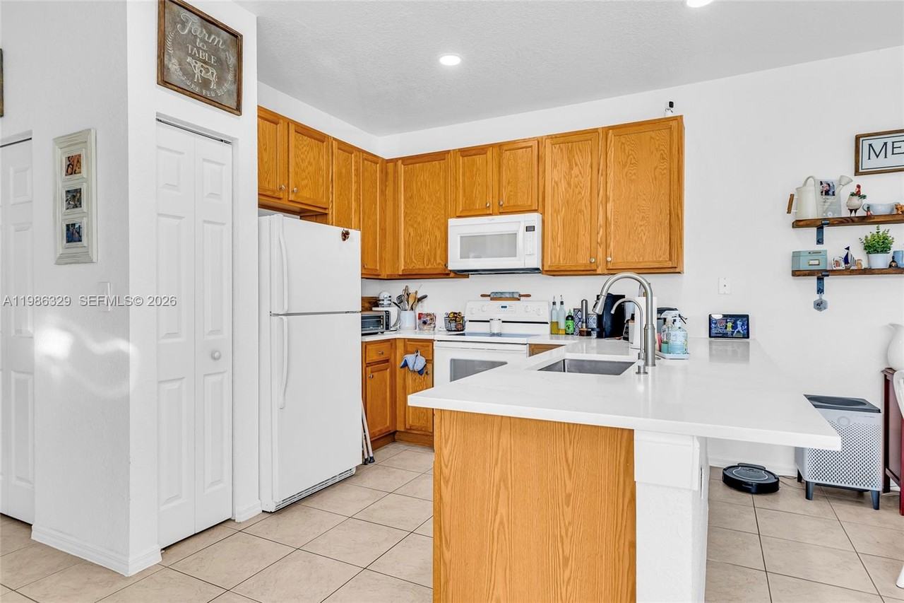 2905 Crestwood Terrace #3203 - Photo 4 of 22