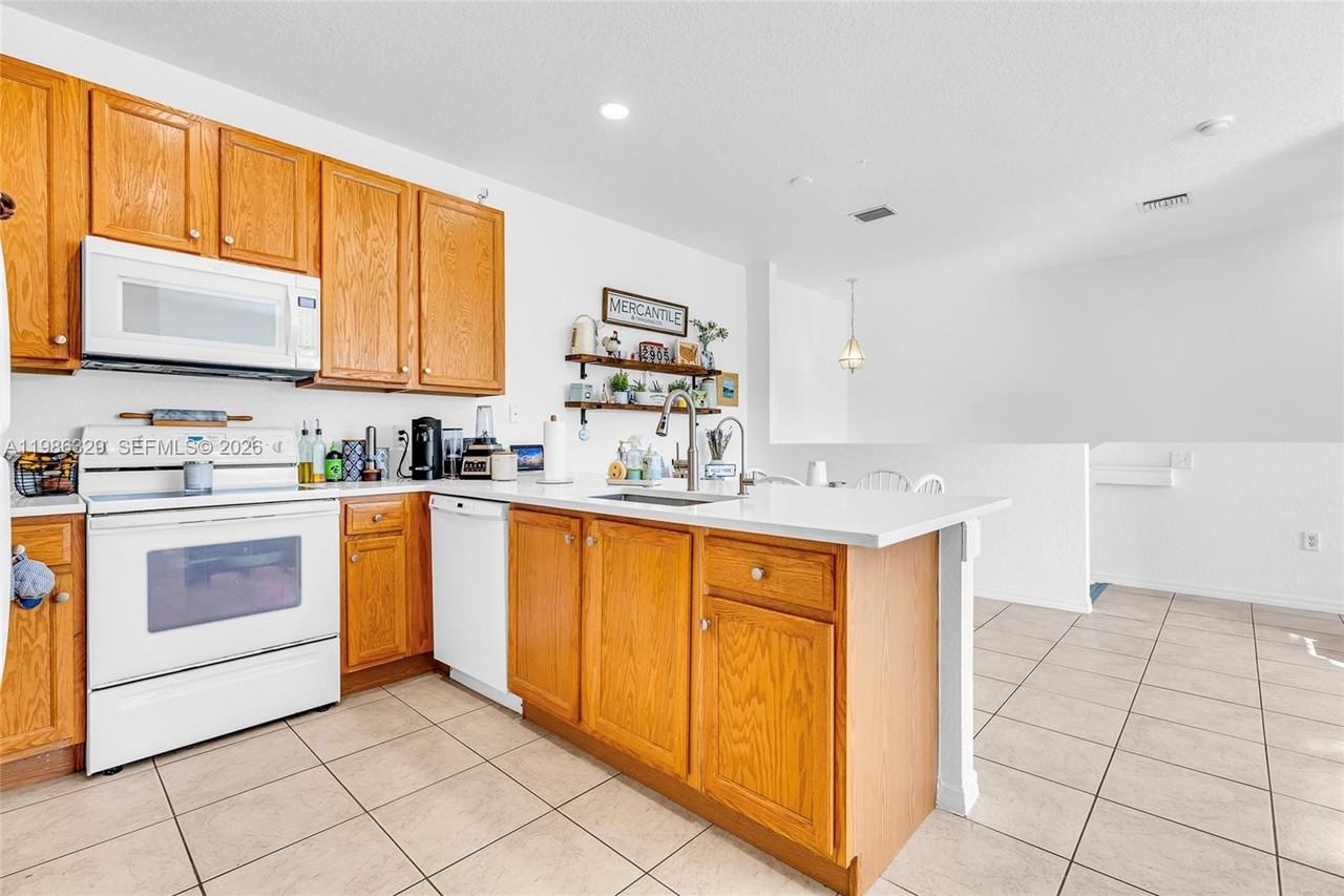 2905 Crestwood Terrace #3203 - Photo 6 of 22