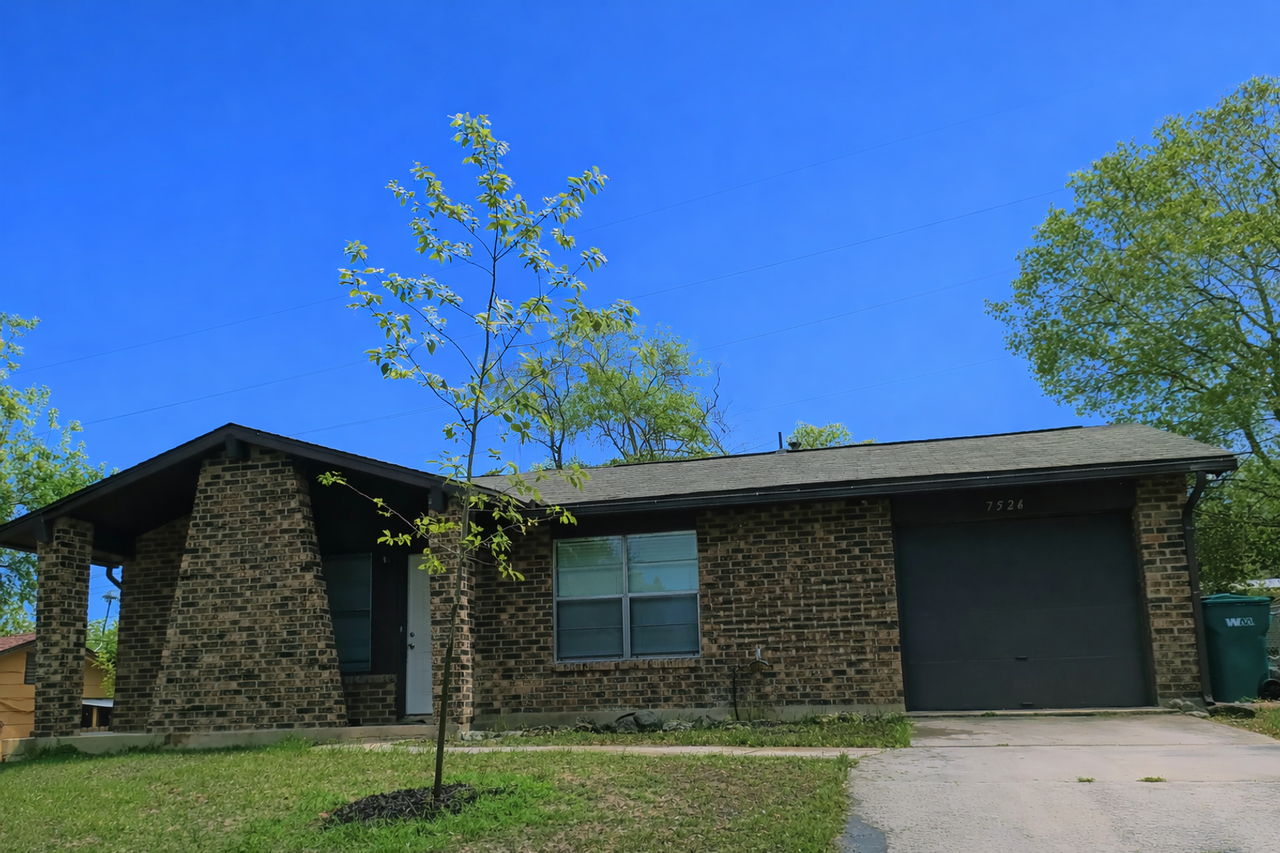 7526 Valley Oak St - Photo 2 of 18