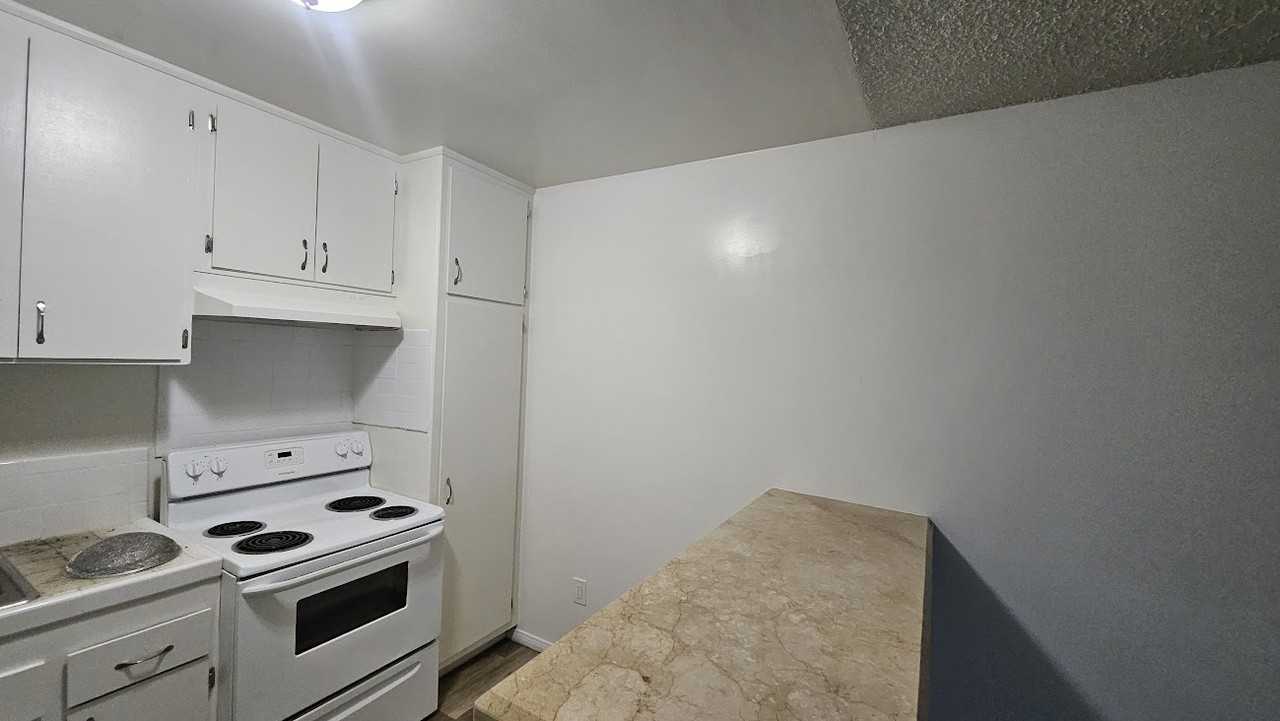 11030 Moorpark Street #A15 - Photo 4 of 13