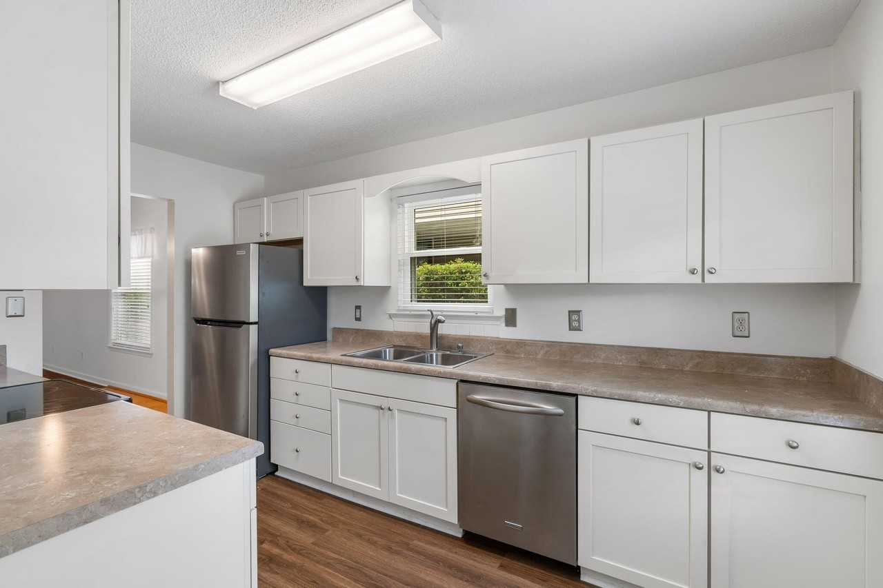 115 Chloe Ln - Photo 4 of 21