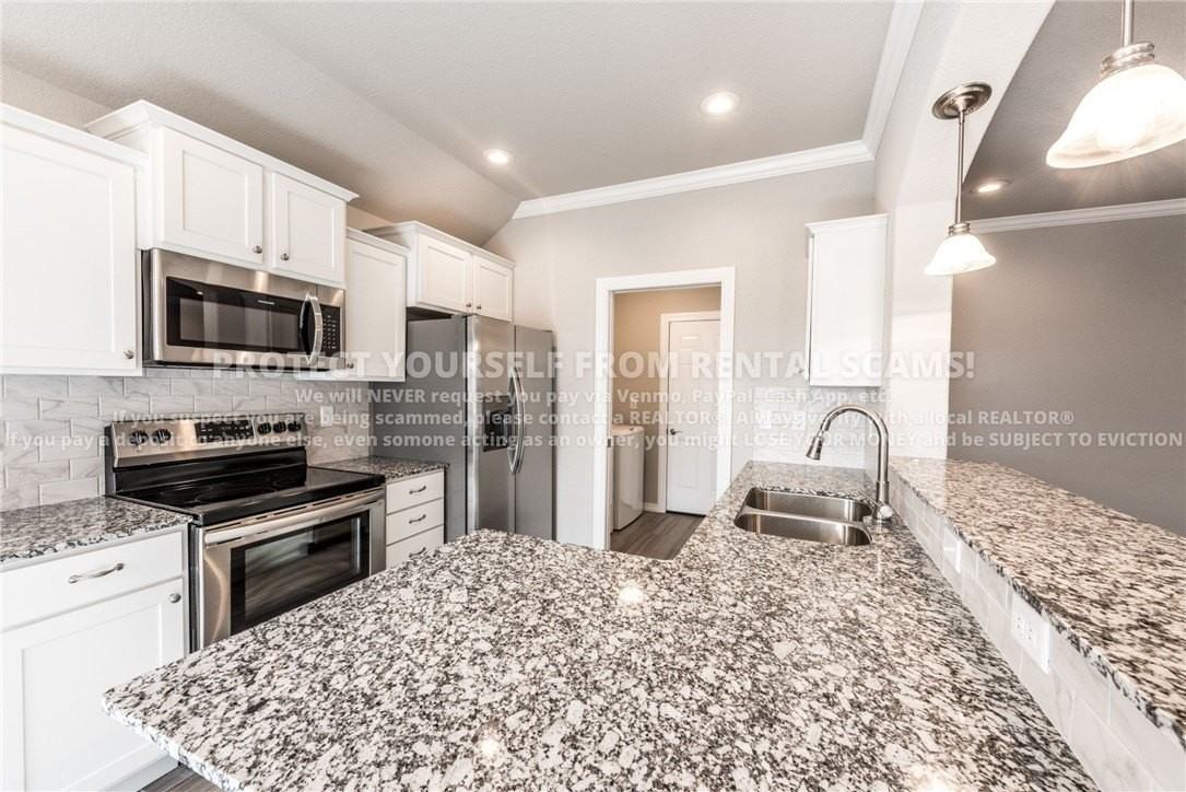 1121 Gardenia St - Photo 7 of 16