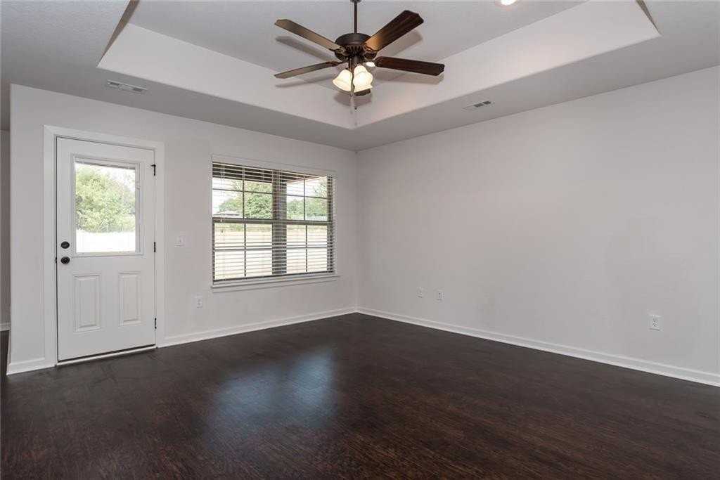 105 Lion Dr N - Photo 2 of 15