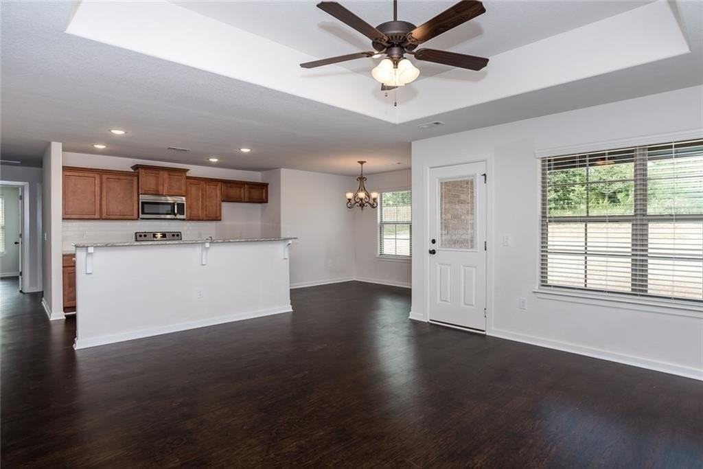 105 Lion Dr N - Photo 3 of 15