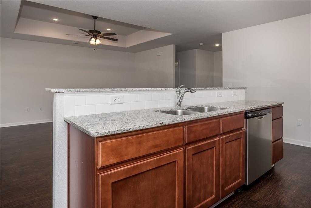 105 Lion Dr N - Photo 5 of 15