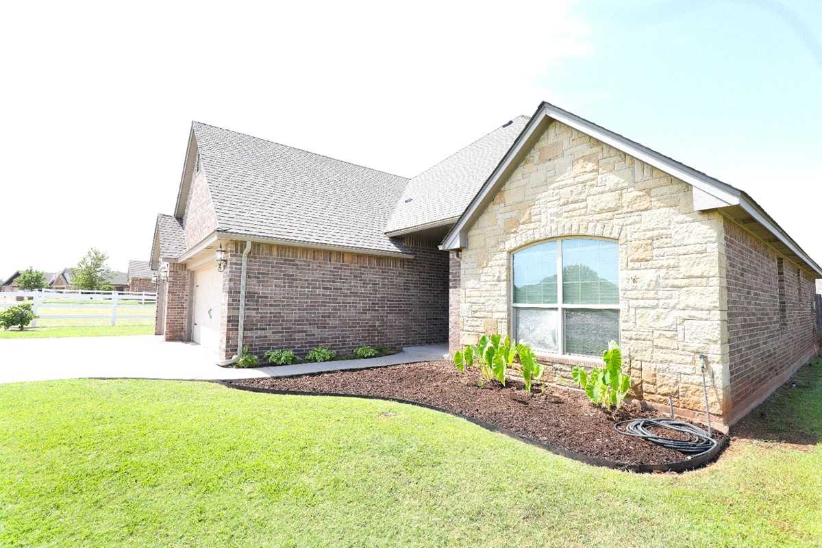 17225 Ridgewood Dr #1 - Photo 3 of 39