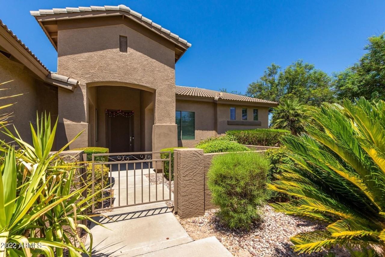 4250 S Lafayette Dr - Photo 2 of 30