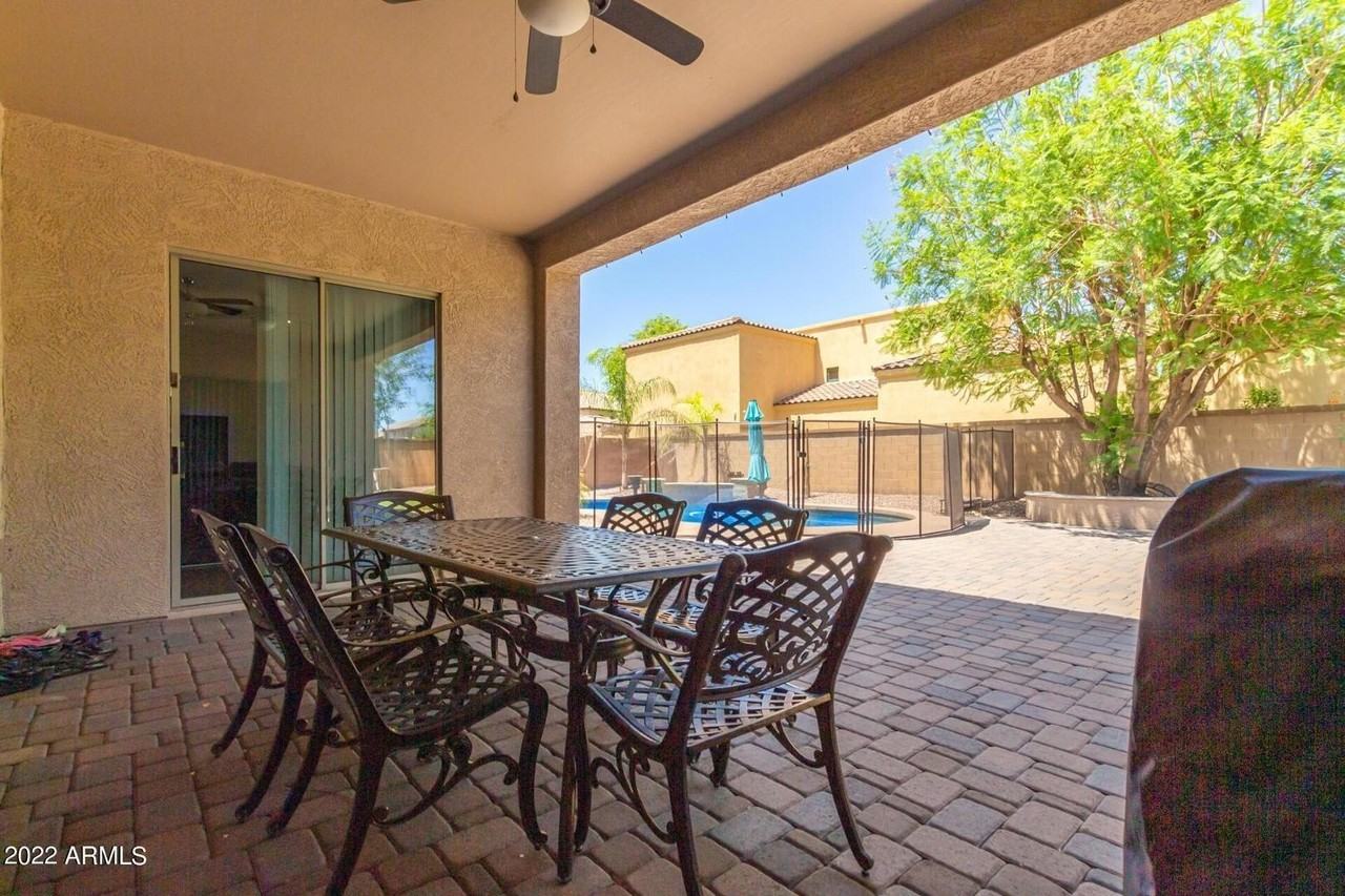 4250 S Lafayette Dr - Photo 4 of 30