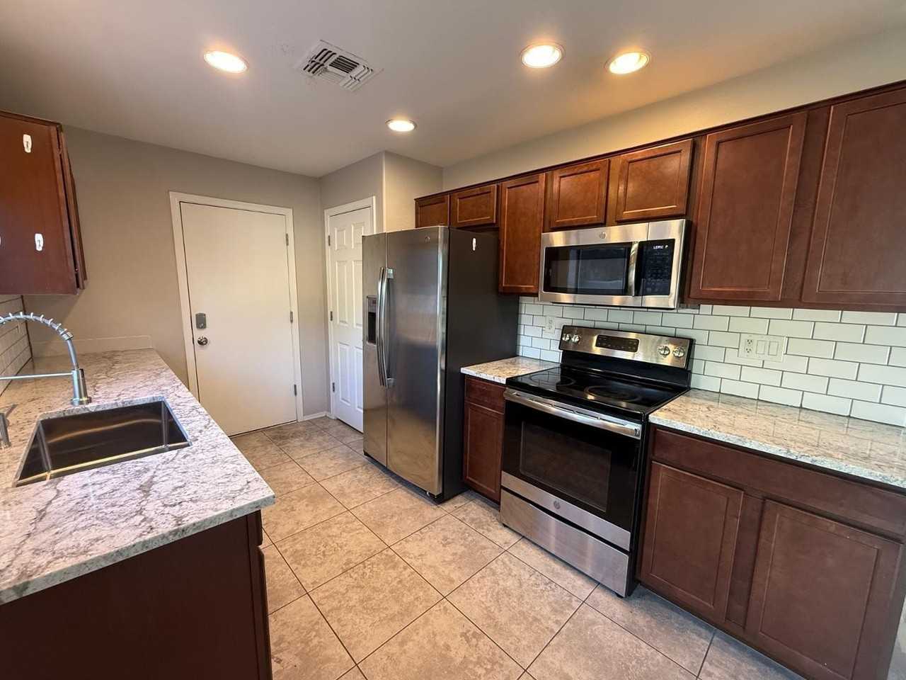 506 E Townley Ave #2