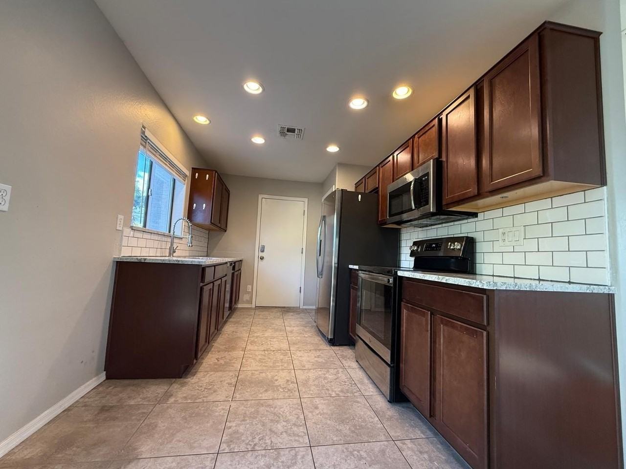 506 E Townley Ave #2 - Photo 3 of 32