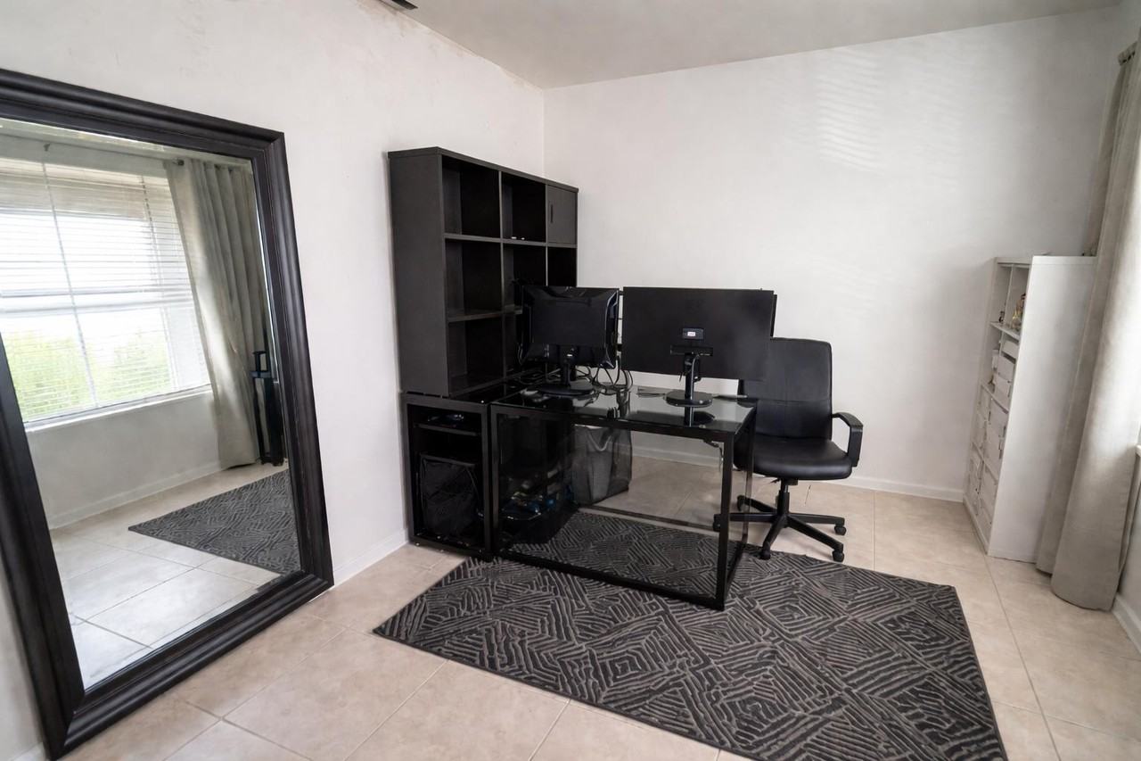 14515 W Lisbon Ln - Photo 4 of 15