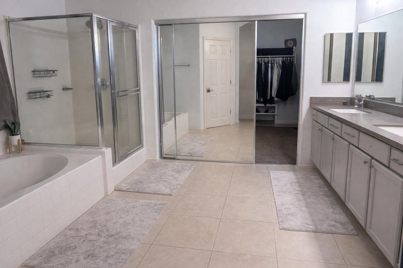 14515 W Lisbon Ln - Photo 7 of 15