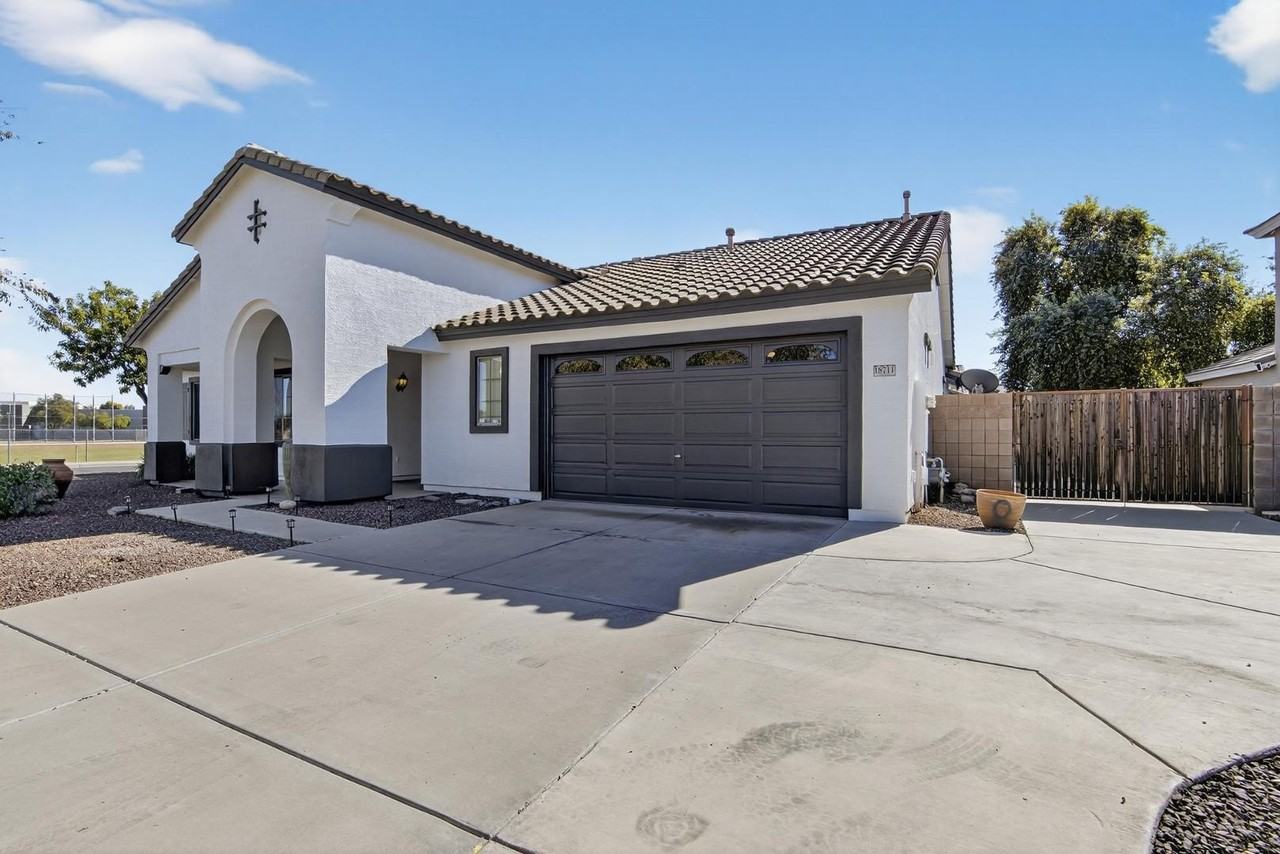 18711 E Raven Dr - Photo 2 of 44