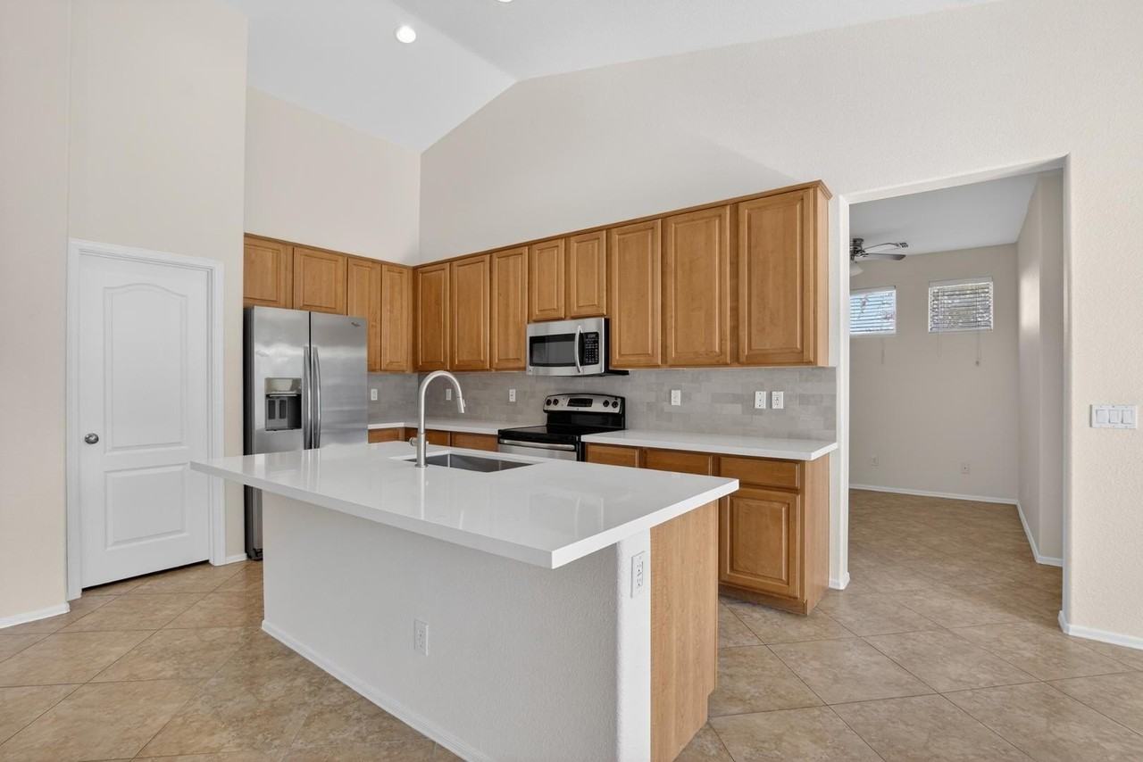 18711 E Raven Dr - Photo 5 of 44