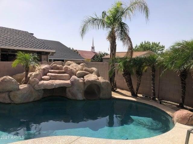 5233 E Carmel Ave - Photo 3 of 43