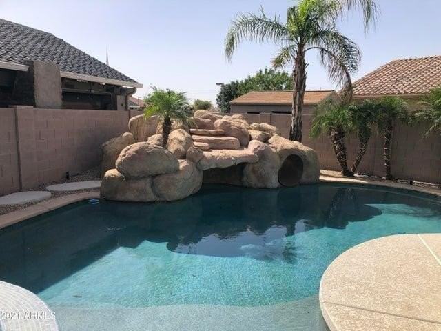 5233 E Carmel Ave - Photo 4 of 43