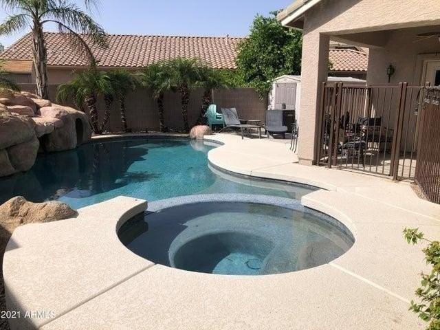 5233 E Carmel Ave - Photo 5 of 43