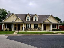 featured image of 500 Macarthur St