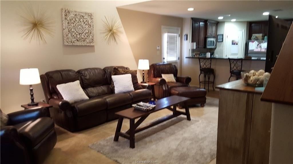 500 Macarthur St - Photo 2 of 17