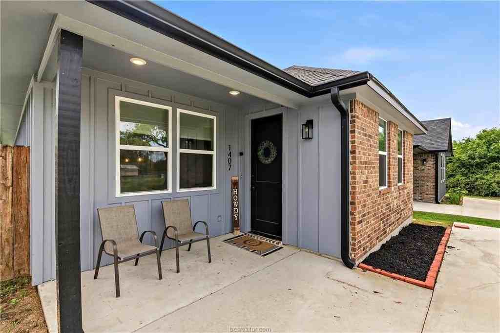 1407 Conner St - Photo 2 of 22