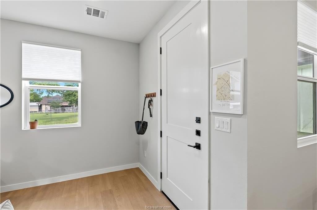 1407 Conner St - Photo 3 of 22