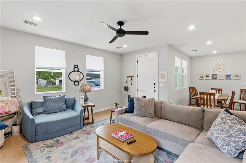 1407 Conner St - Photo 5 of 22