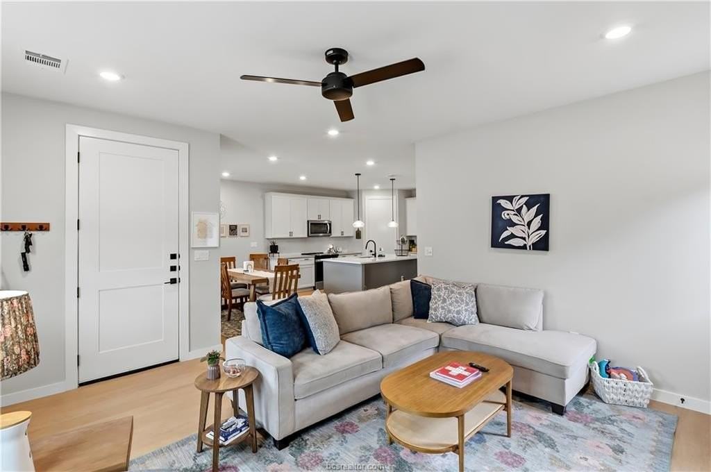 1407 Conner St - Photo 6 of 22