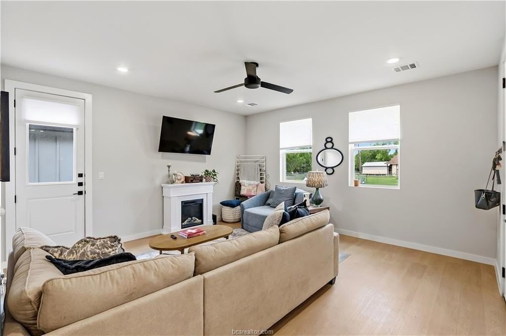 1407 Conner St - Photo 7 of 22