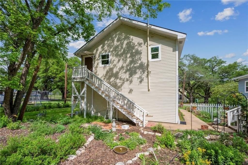 400 Robertson St - Photo 2 of 9