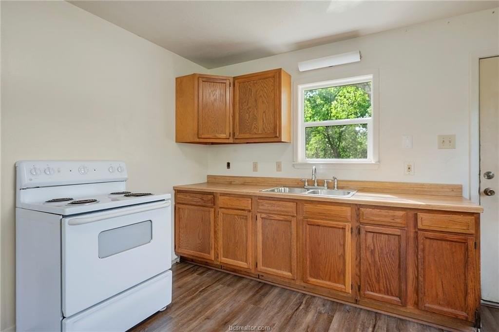 400 Robertson St - Photo 5 of 9