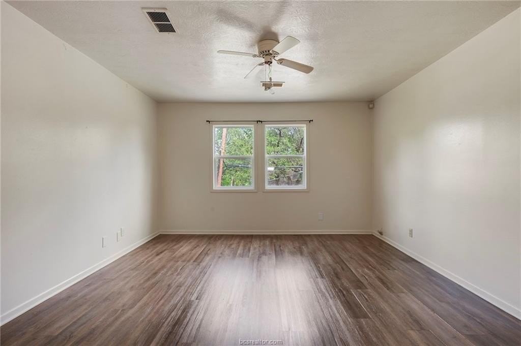 400 Robertson St - Photo 6 of 9