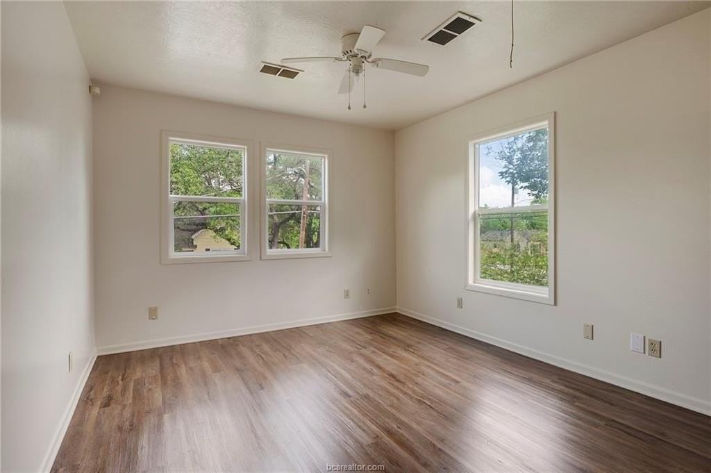 400 Robertson St - Photo 7 of 9