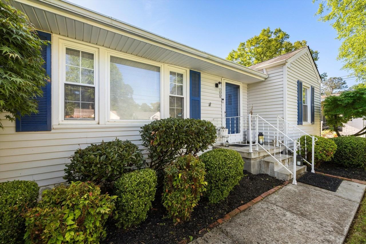 108 S Saint Marks Ave - Photo 4 of 30