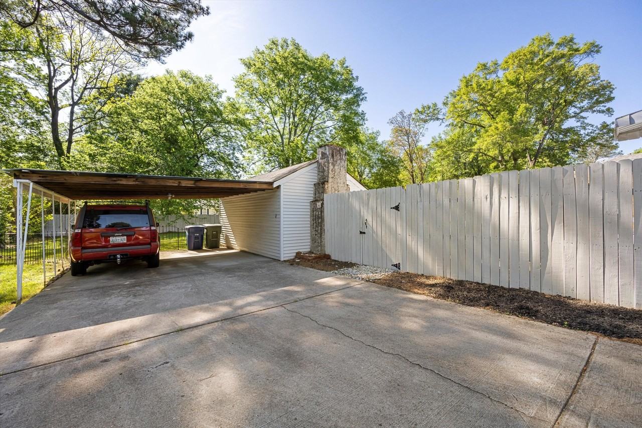 108 S Saint Marks Ave - Photo 5 of 30